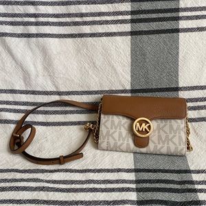 Michael Kors Crossbody Wallet
